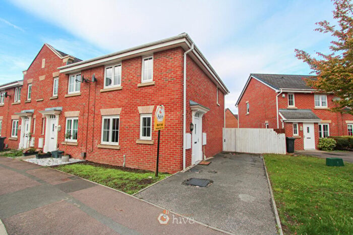 3 Bedroom End Of Terrace House For Sale In The Potteries, New Rossington, Doncaster, DN11