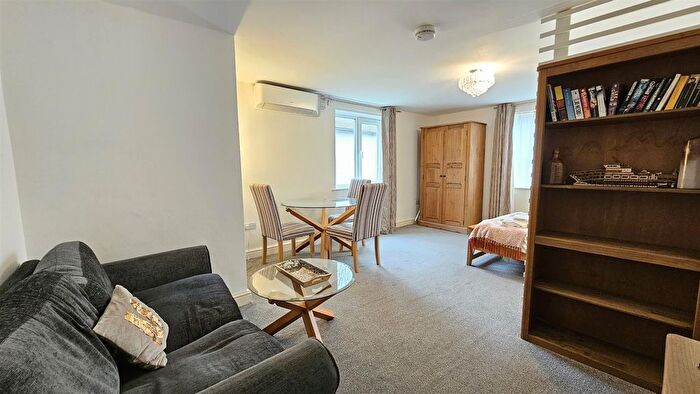 Studio To Rent In Flat, River Court, Ferry Lane, Cambridge, CB4