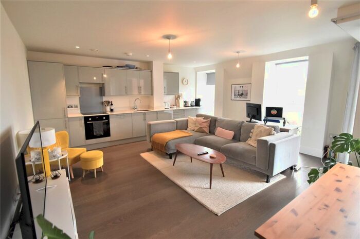 2 Bedroom Flat To Rent In Regent Place, Sycamore Road, Amersham, Buckinghamshire, HP6