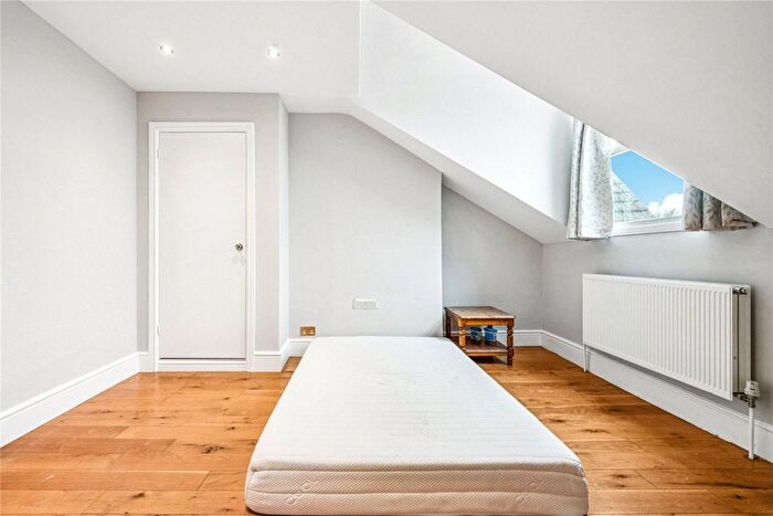 3 Bedroom Flat To Rent In Dents Road, London, SW11