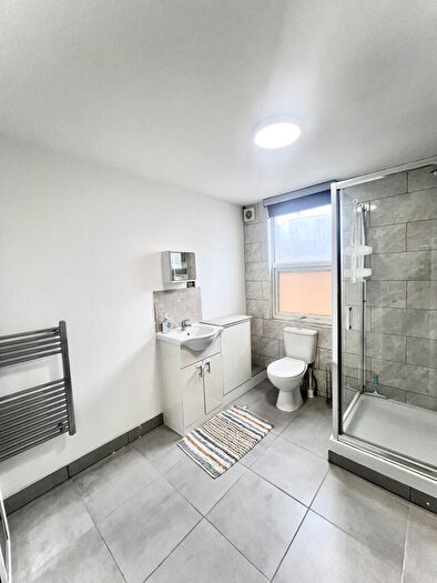 Studio To Rent In Kimberley Road, N18