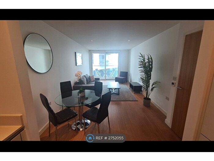 2 Bedroom Flat To Rent In Keats Apartments, Croydon, CR0