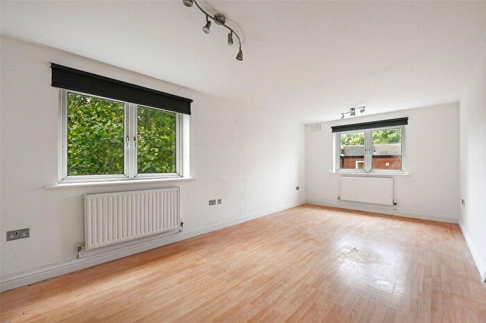 2 Bedroom Flat To Rent In Campbell Road, Bow, London, E3