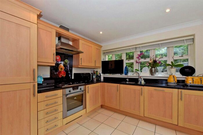 5 Bedroom Link Detached House For Sale In Pendenza, Cobham, Surrey, KT11