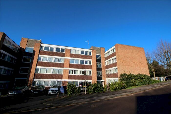 2 Bedroom Flat To Rent In Radford Court, Billericay, CM12
