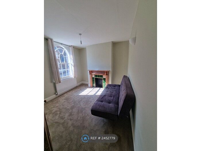 2 Bedroom Terraced House To Rent In Keystone Crescent, London, N1