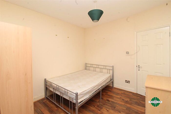 3 Bedroom Flat To Rent In Glenarm Road, London, E5