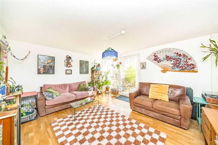 3 Bedroom Maisonette To Rent In Mandarin Court, Edward Street, London, SE8