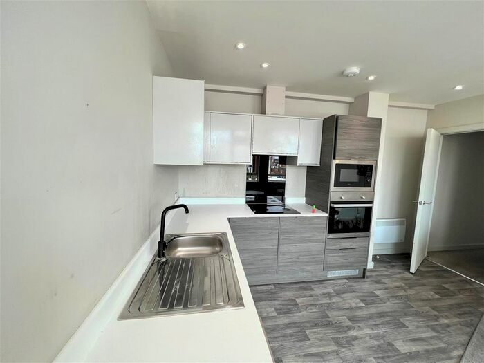 2 Bedroom Flat To Rent In -Bedroom Apartment -, Bond Street, Hull, HU1