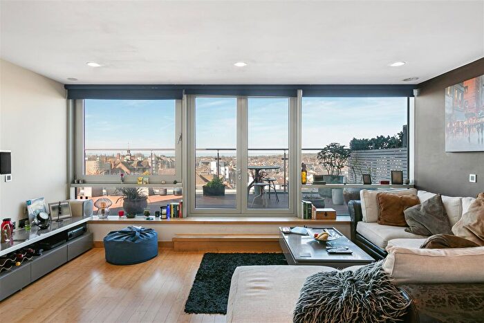 1 Bedroom Flat To Rent In Richmond Road, Kingston Upon Thames, KT2