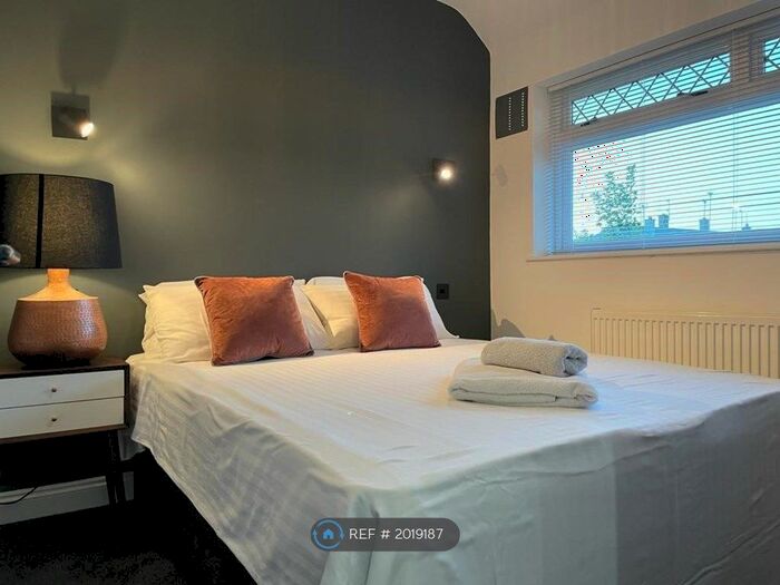 3 Bedroom Semi-Detached House To Rent In Lowlis Close, Bristol, BS10