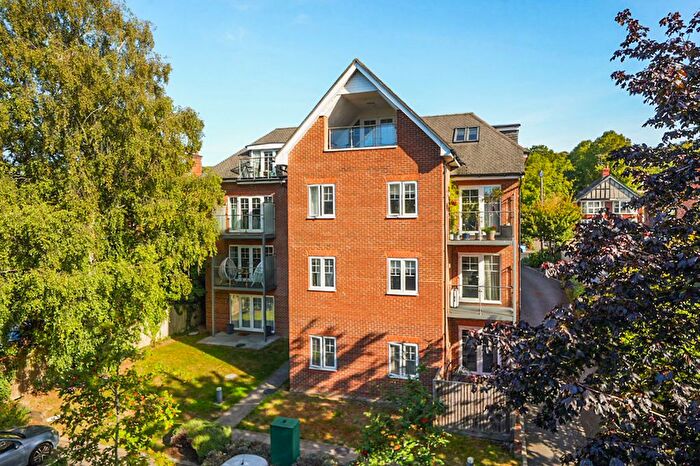 2 Bedroom Flat For Sale In West Wycombe Road, High Wycombe, Buckinghamshire, HP12