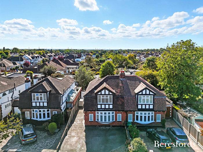 3 Bedroom Semi-Detached House For Sale In Springfield Gardens, Upminster, RM14