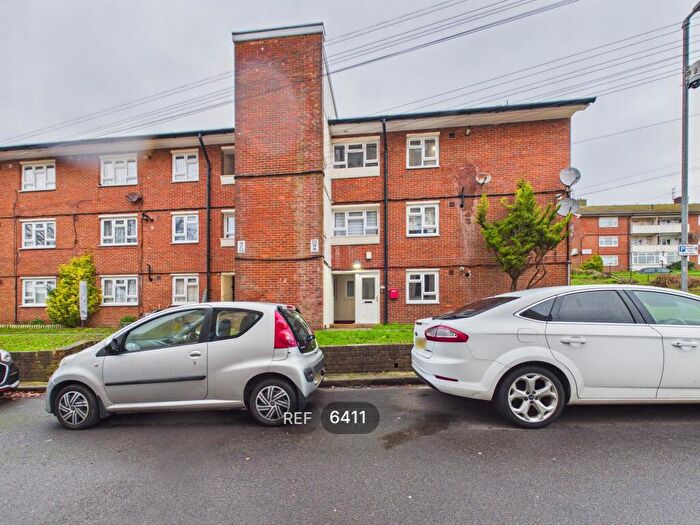 3 Bedroom Apartment To Rent In Selsfield Drive, Brighton, BN2