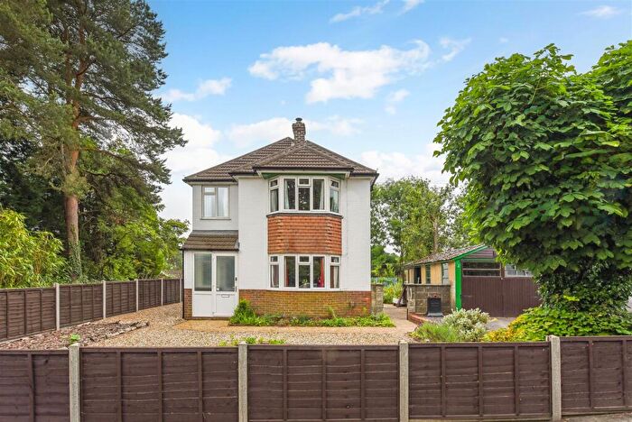 3 Bedroom Detached House For Sale In Burnt Hill Road, Wrecclesham, Farnham, GU10
