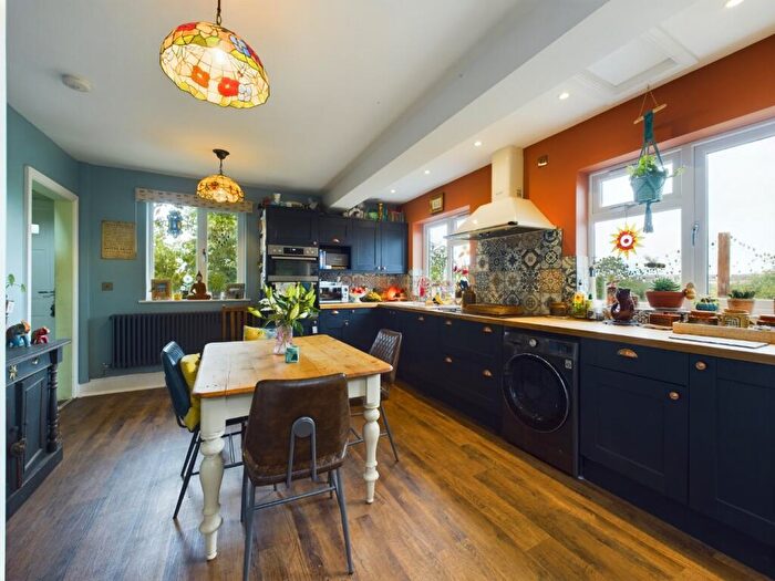 3 Bedroom Semi-Detached House For Sale In Spinney Hill, Braunston, Daventry, NN11