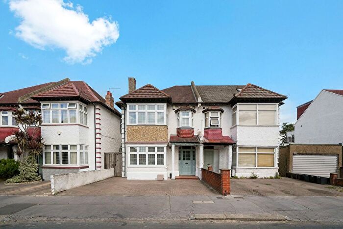 4 Bedroom Semi-Detached House For Sale In Warwick Road, Thornton Heath, CR7