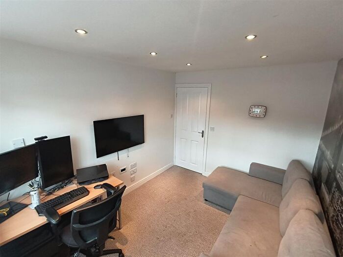 3 Bedroom Town House For Sale In Bickon Drive, Brierley Hill, DY5
