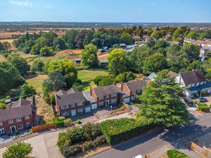 4 Bedroom Detached House For Sale In Great Brickhill Lane, Little Brickhill, MK17