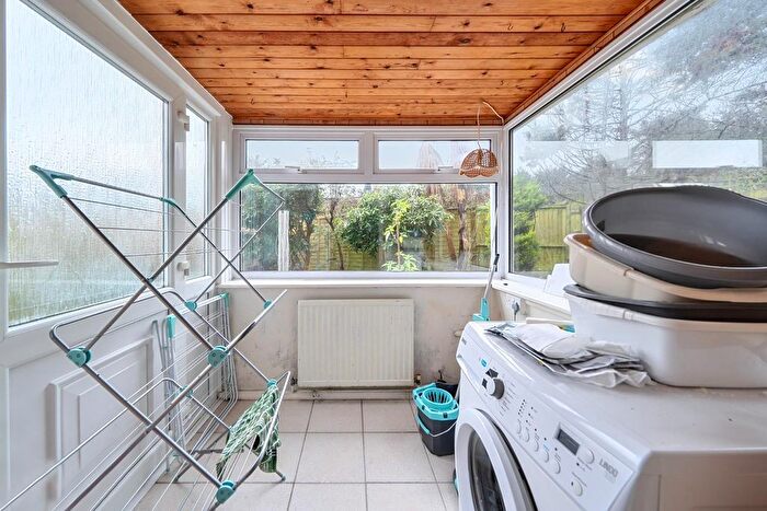 3 Bedroom End Of Terrace House For Sale In St. Marys Green, Kennington, Ashford, TN24 - Photo 4