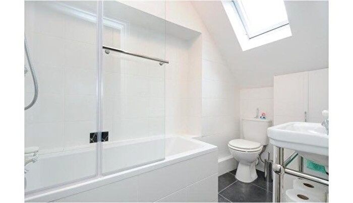 1 Bedroom Flat To Rent In Merton Road, London, SW18