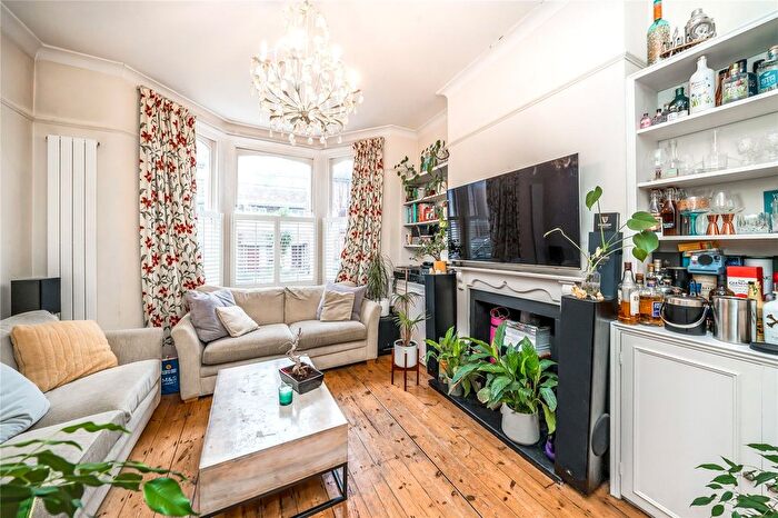 2 Bedroom Flat To Rent In Lavender Sweep, London, SW11