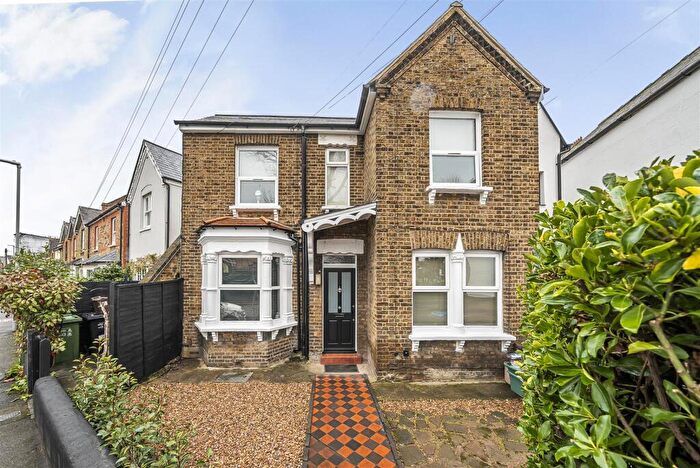 2 Bedroom Flat To Rent In Elm Road, Kingston Upon Thames, KT2