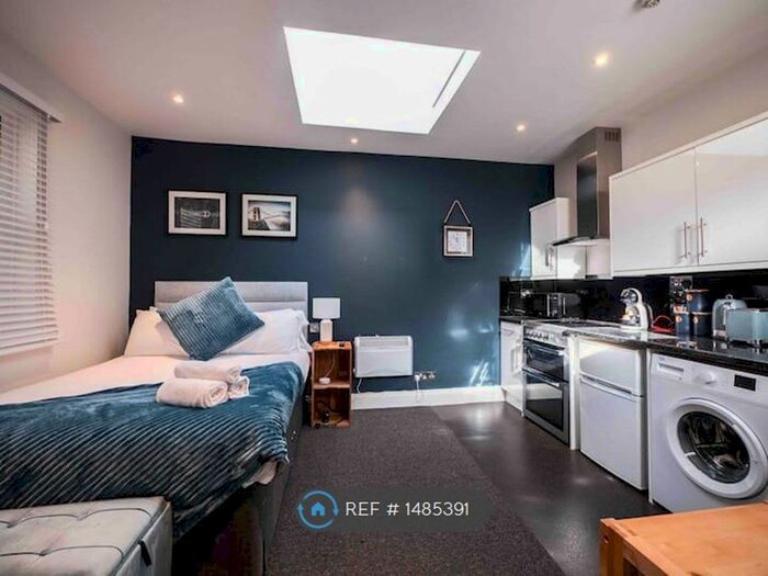 Studio To Rent In The Mall, Bristol, BS8 - Photo 2