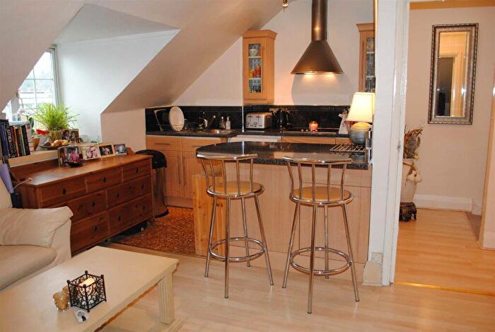 1 Bedroom Flat To Rent In Sylvan Avenue, Mill Hill, NW7