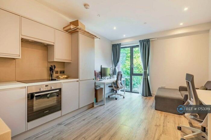 1 Bedroom Flat To Rent In Nixey Close, Slough, SL1