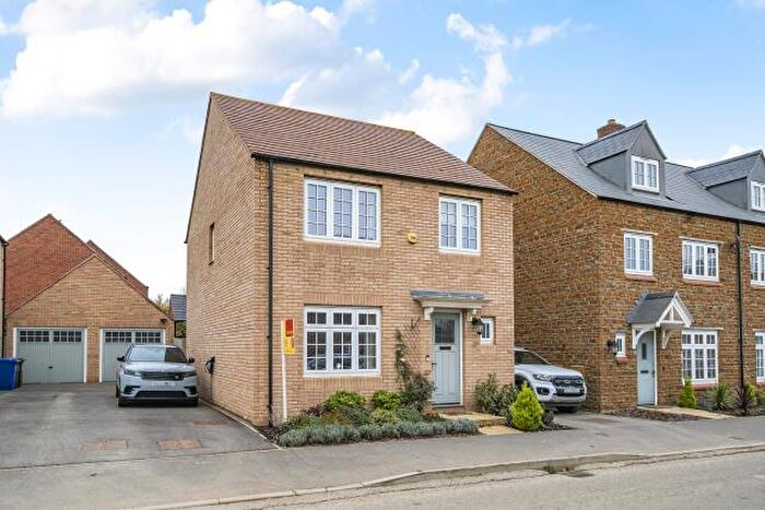 3 Bedroom Detached House To Rent In Tyrrell Road, Banbury, Oxfordshire, OX16