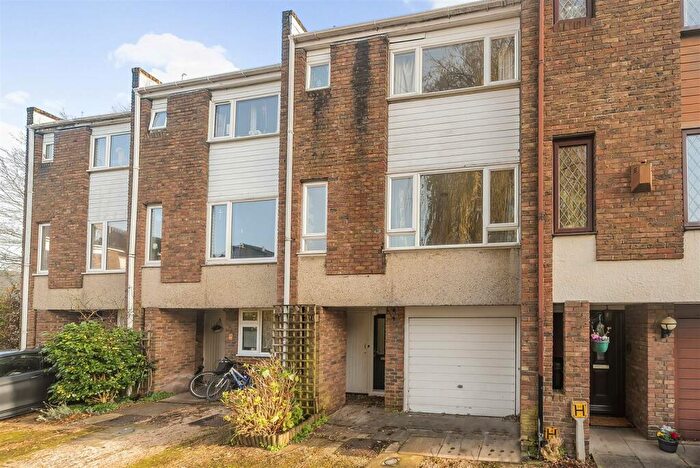 3 Bedroom Town House To Rent In Beard Road, Kingston Upon Thames, KT2