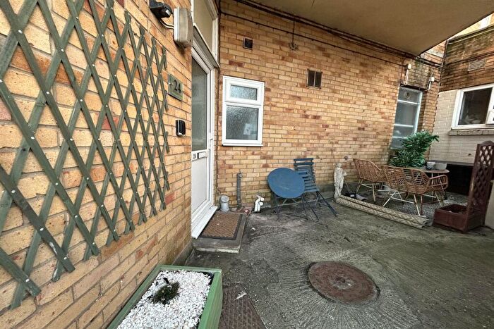 1 Bedroom Flat To Rent In West Bay, DT6