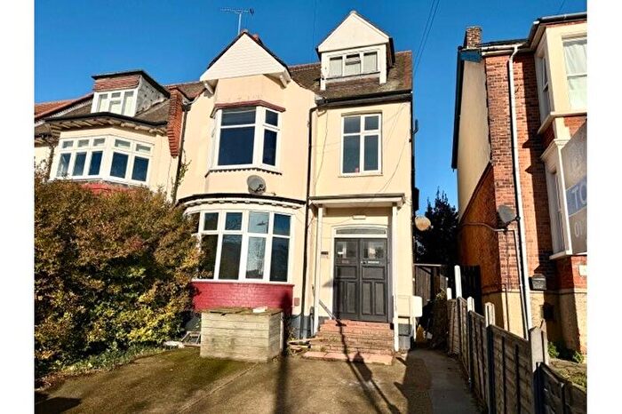 2 Bedroom Property To Rent In Britannia Road, Westcliff-on-Sea, Essex, SS0