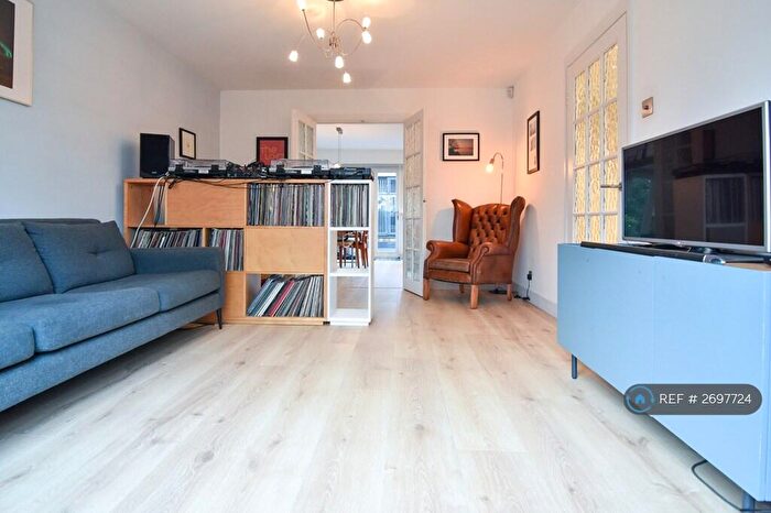 3 Bedroom End Of Terrace House To Rent In Lords Close, London, SE21