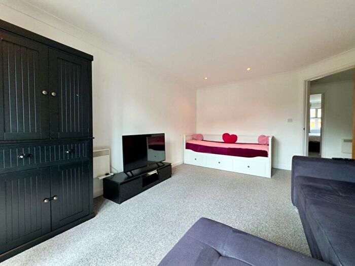 2 Bedroom Apartment To Rent In Ogden Park, Bracknell, Berkshire, RG12