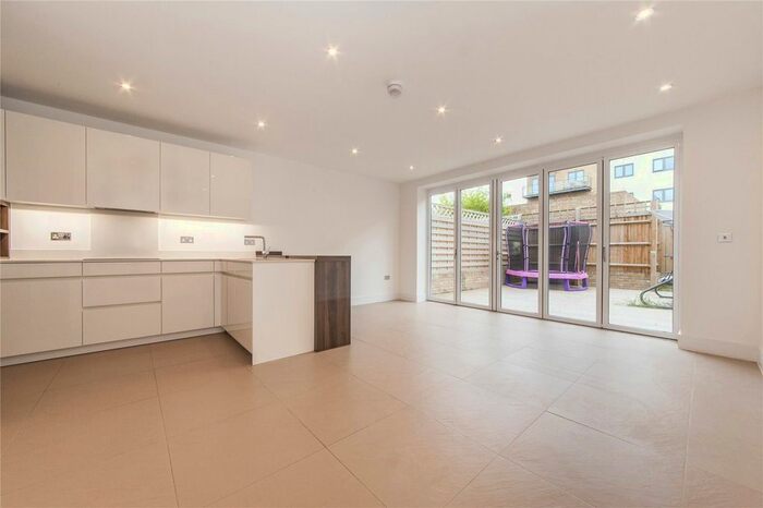 4 Bedroom Property To Rent In Emerald Square, Roehampton, SW15