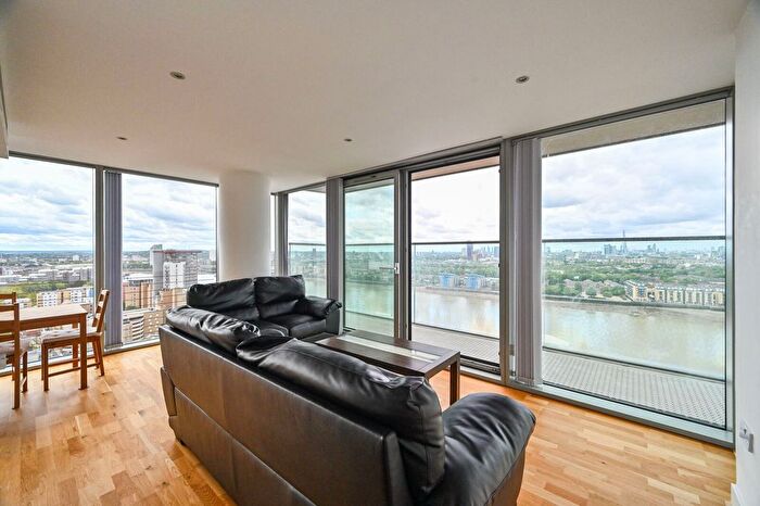 2 Bedroom Flat For Sale In Landmark West Tower, Canary Wharf, London, E14
