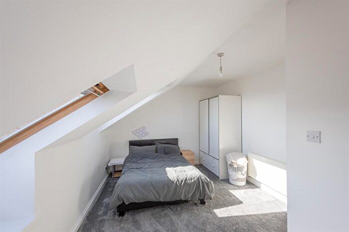 5 Bedroom Maisonette For Sale In Wolseley Gardens, Jesmond Vale, Newcastle Upon Tyne, NE2