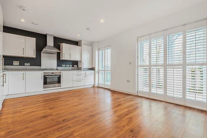 1 Bedroom Apartment To Rent In Ridge Place, Orpington, BR5