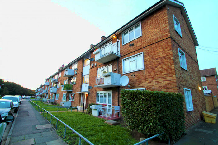 2 Bedroom Flat To Rent In Ramsay Gardens, Romford, RM3
