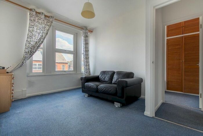 2 Bedroom Flat To Rent In Inderwick Road, London, N8