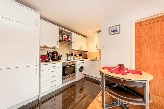 1 Bedroom Flat To Rent In Upshire Gardens, The Warren, Bracknell, RG12