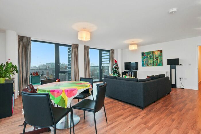 2 Bedroom Flat To Rent In Bloemfontein Road, London, W12