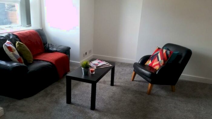 Studio To Rent In Somerset Road, Huddersfield, West Yorkshire, HD5