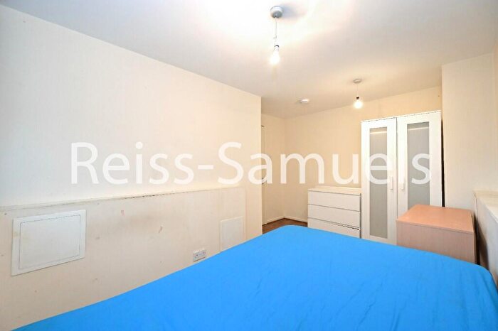 4 Bedroom Maisonette To Rent In Cooks Road, Kennington, Southwark, London, SE17