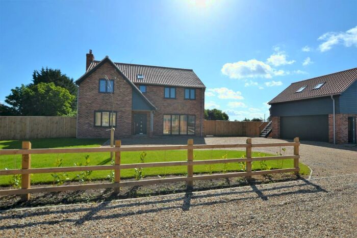 4 Bedroom Detached House For Sale In Hampton Close, Beeston, PE32