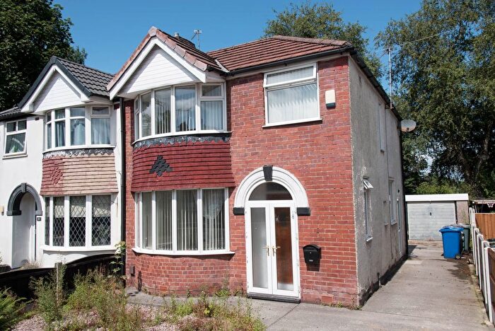 3 Bedroom Semi-Detached House To Rent In Kingsley Avenue, Whitefield, M45