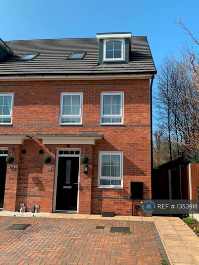 4 Bedroom Semi-Detached House To Rent In Whitewood Road, Worsley, Manchester, M28