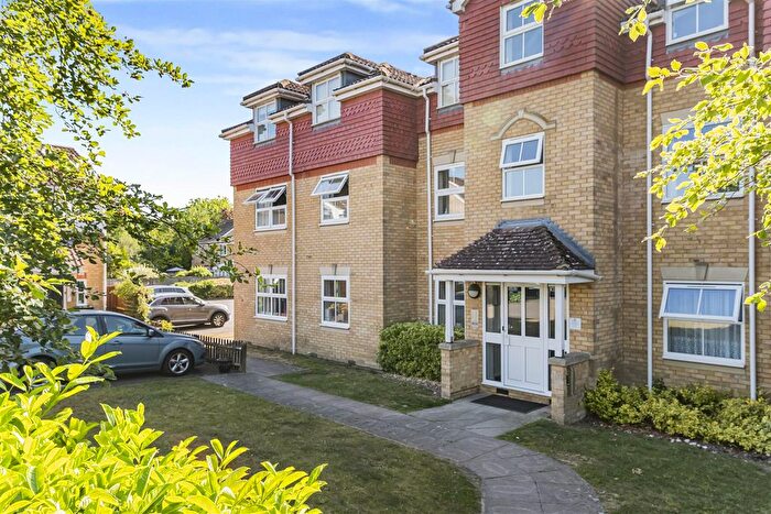 2 Bedroom Flat For Sale In Aisher Way, Riverhead, Sevenoaks, TN13